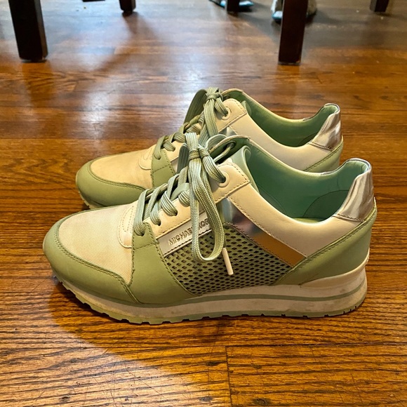 🐞 MICHAEL Michael Kors sneakers 🐞 (2 for $50) - Picture 3 of 10
